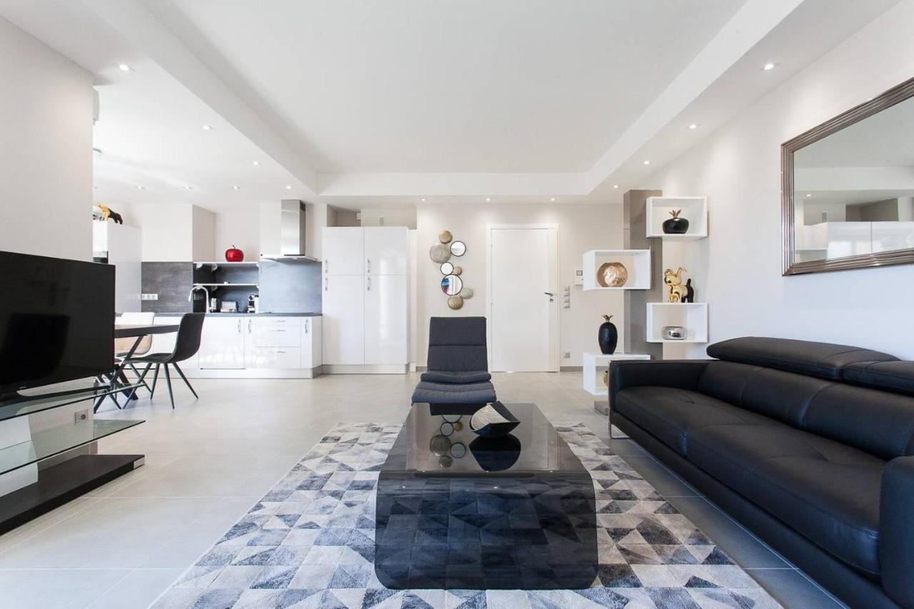 Marriott- Croisette: Superb 3 Bedrooms/ 3 Baths * Cannes