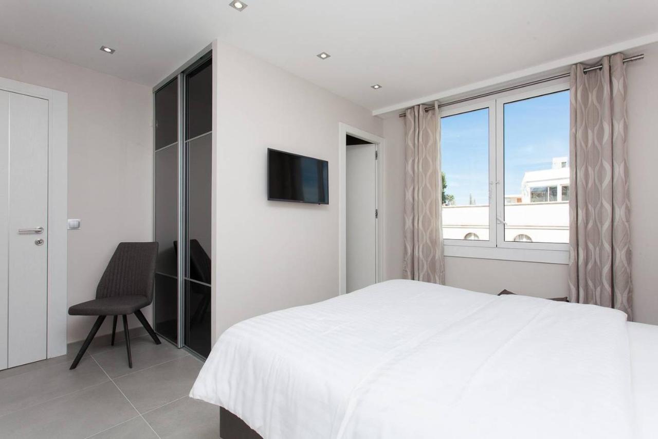 Apartment Marriott- Croisette: Superb 3 Bedrooms/ 3 Baths *
