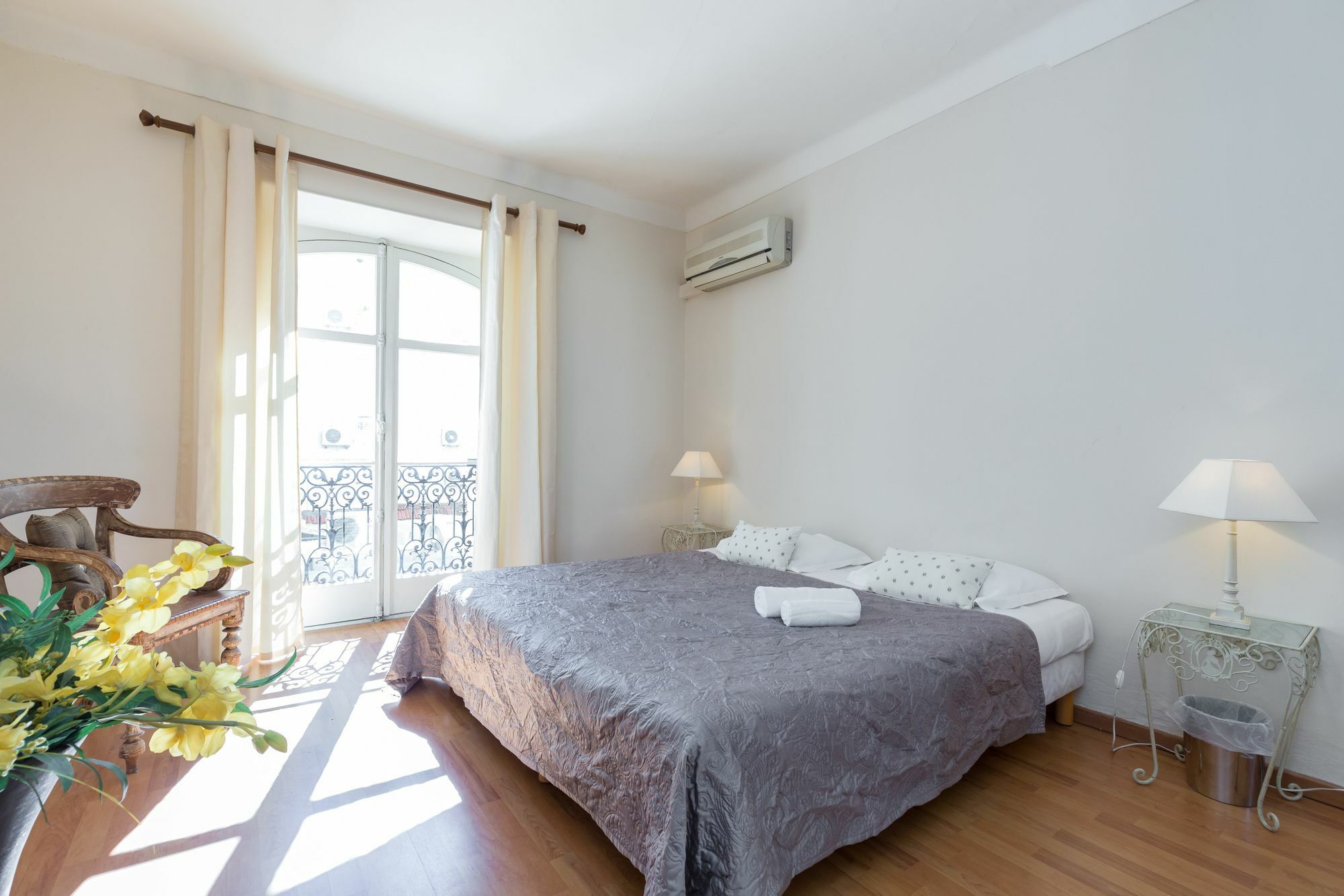 Lovely 2 Bed 2 Bath In On Rue Antibea Easy Walk To The Palais 224 Cannes