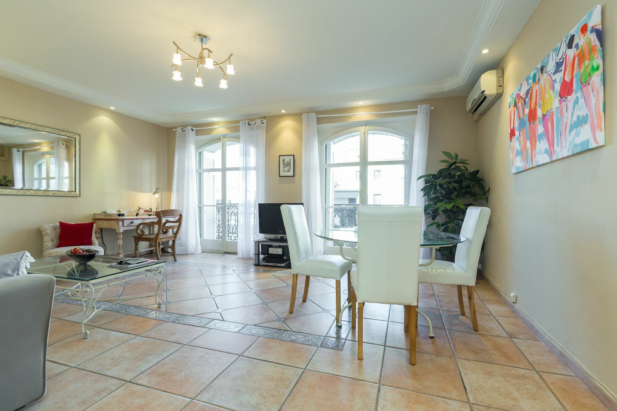 Lovely 2 Bed 2 Bath In On Rue Antibea Easy Walk To The Palais 224 Apartamento