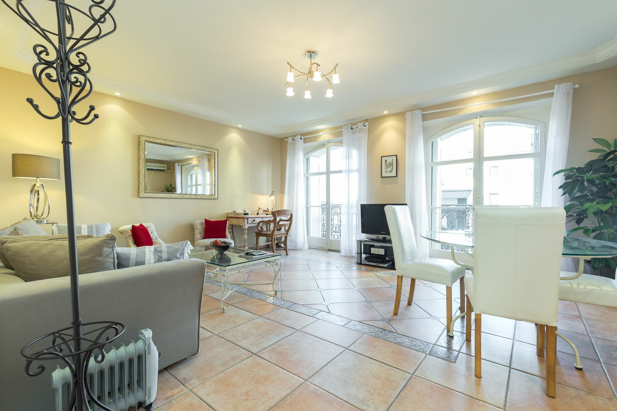 Lovely 2 Bed 2 Bath In On Rue Antibea Easy Walk To The Palais 224 *