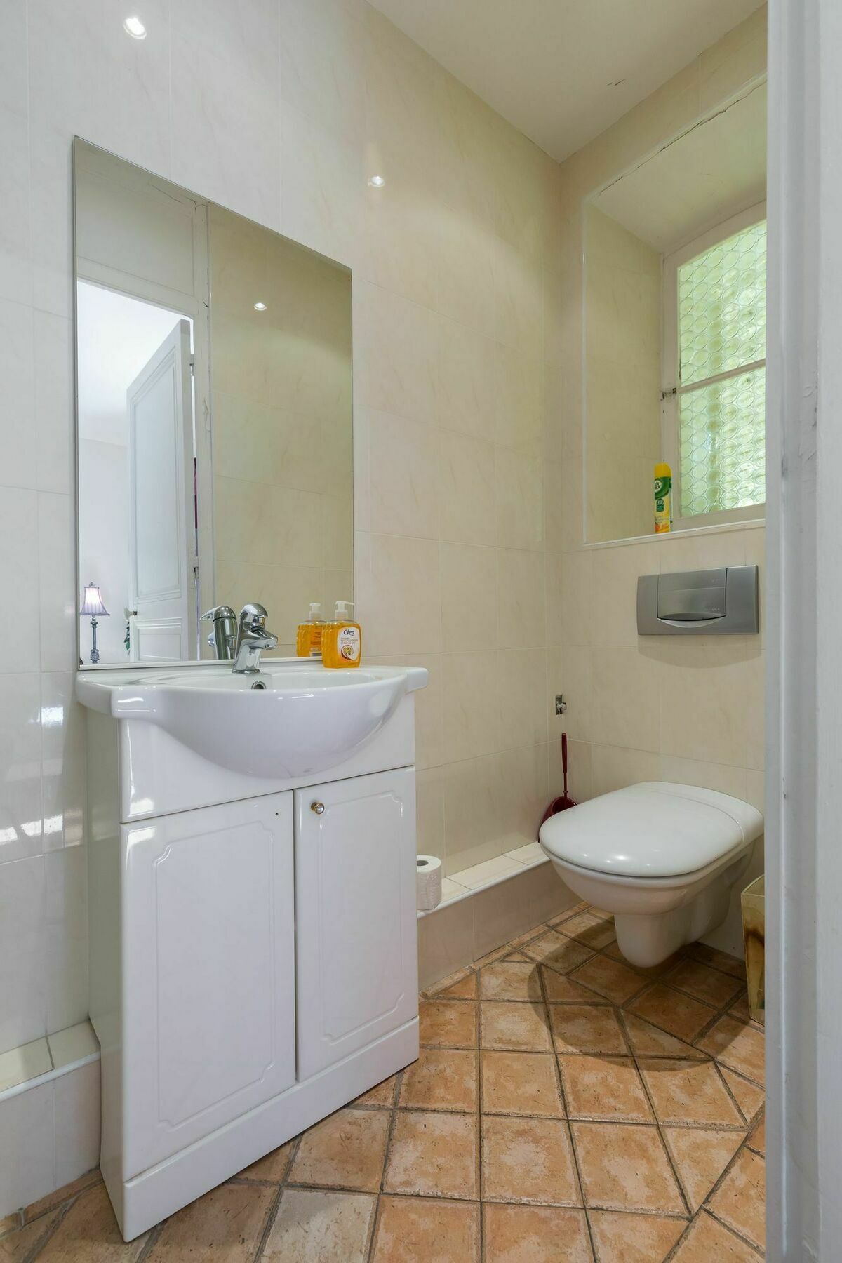 Lovely 2 Bed 2 Bath In On Rue Antibea Easy Walk To The Palais 224 Cannes