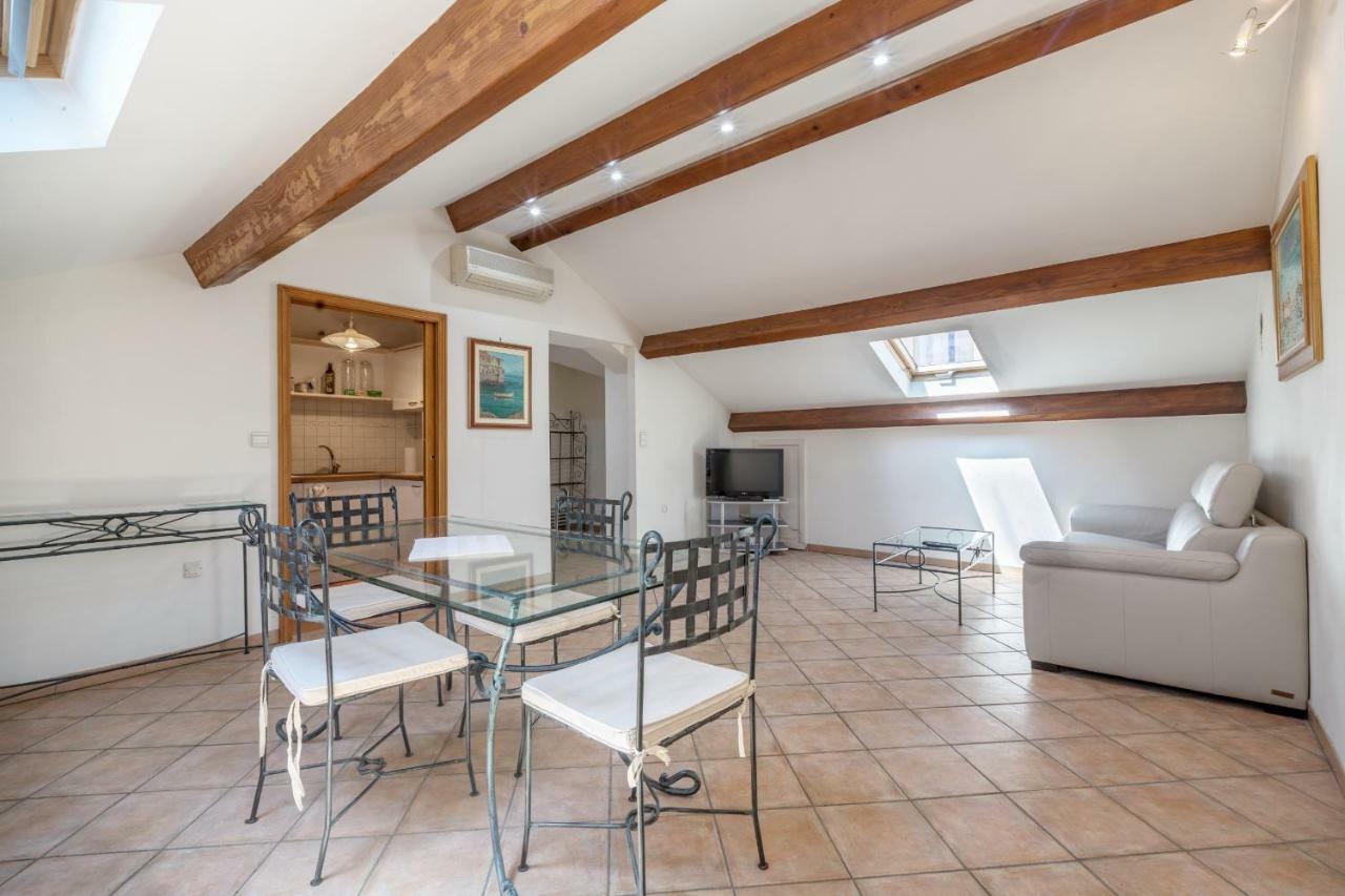 Le Mace Apartment