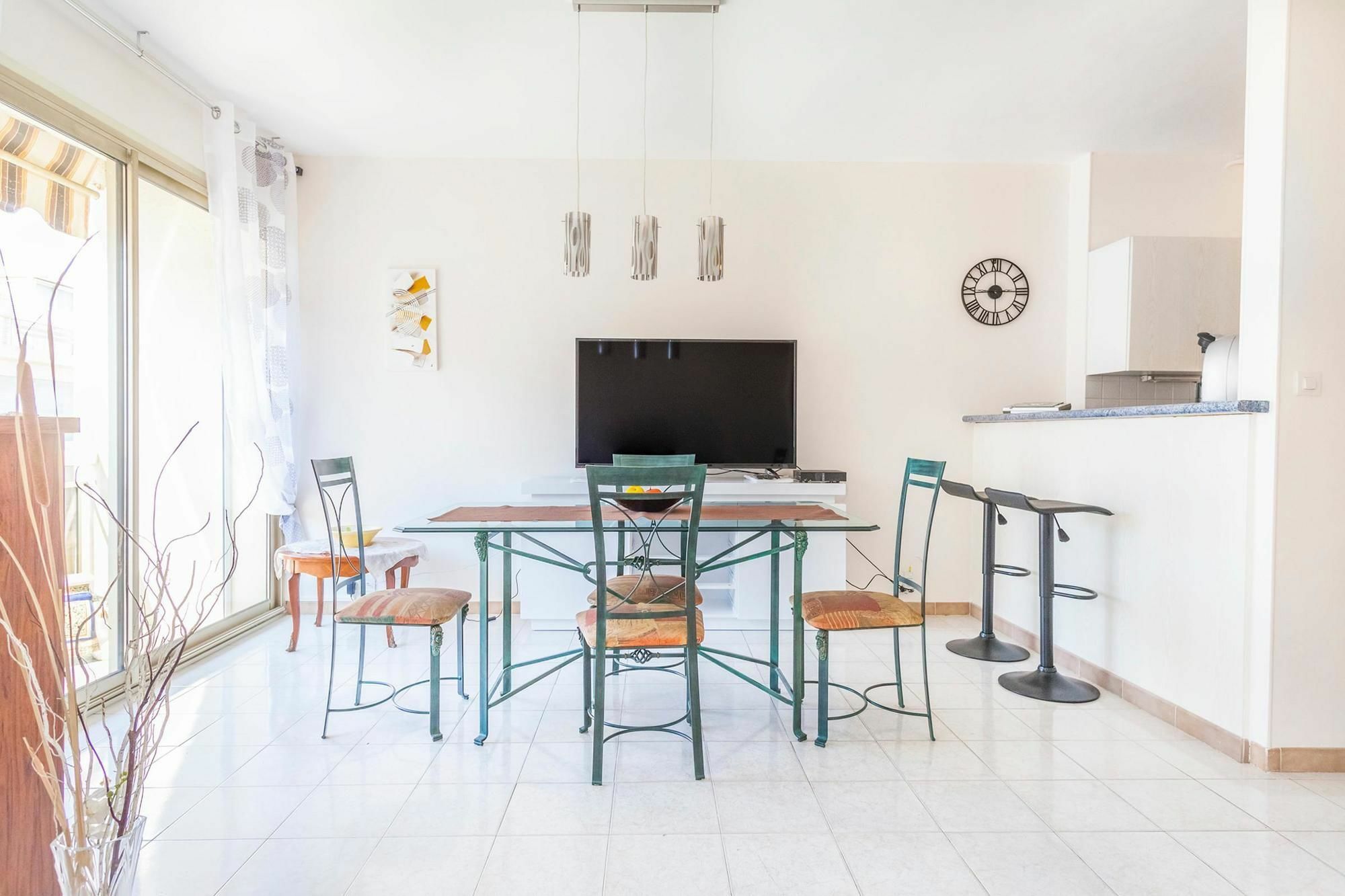 Le Colony 1 * Cannes