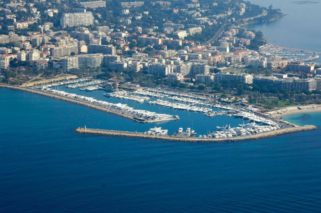 Blvd De La Croisette 82a, Cannes, La Reale *