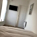 2 Pieces Climatise - Superbe Piscine & Wifi- Coeur De Ville - Residence Villa Schneider - 500 M Rue D\'Antibes & Plages