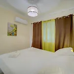 Immogroom - Central - Ac - Terrace - Near Shops