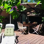 Villa proche plage et commerce. Piscine et jardin