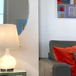 Centre Cannes, logement rénové rue piétonne, proche plage et palais festival