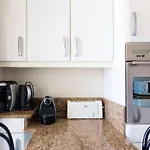 Appartement d\'une chambre a Cannes a 250 m de la plage avec vue sur la ville balcon amenage et wifi