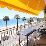 Beautiful 3 bedroom. Direct sea view. 401