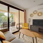 Immogroom - 3 Rooms - Renovated - Pool - Air Conditioning - Parking - Wifi