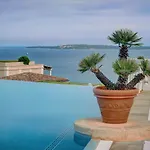 Immogroom - 2 Rooms - Renovated - Pool - Air Conditioning - Parking -
