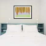 Pure & Chic 2Beds/2Baths In Centre!