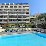 Nice Apt For 4 In Cannes