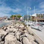 Appartement 70 M2 Face A La Mer, Dernier Etage, Au Bord Des Plages