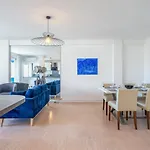 2Br Apartment 100M From Beaches Terrace & Parking