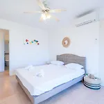 2Br Apartment 100M From Beaches Terrace & Parking