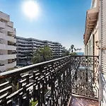 Modern Waikiki Hotel