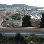 Proche du Palais des Festivals et de la Plage-petits prix car ménage fait par le voyageur