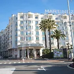 Studette Derriere Hotel Martinez