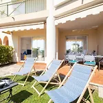 Rare! Exquisite 2-Bd Apartment Facing The Sea