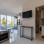 Le Cirodde One Bedroom Apt Completely Renovated Behind The Martinez Hotel