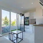 Le Cirodde One Bedroom Apt Completely Renovated Behind The Martinez Hotel
