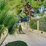 Henri Camille Real Estate - Golden - One Bedroom Apt Swimming Pool