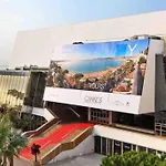Jolie 3 pièces avec terrasse au vieux port, à 2 pas des plages et du palais.