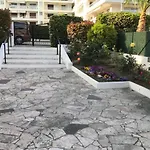 Design Studio Terrace And Beach Live In Marlyne