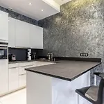Large Renovated Studio - Rue Hoche - Cannes Center