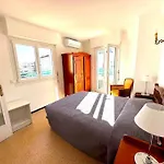 Viva Riviera Large 1 Bedroom With Sunny Terrace