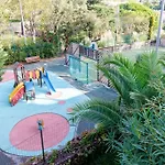 Renoir 2 Etoiles Yourhosthelper