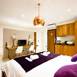 Design Yourhosthelper