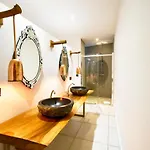 Design Yourhosthelper