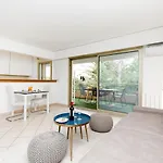 Select Home Yourhosthelper