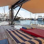 Voilier Luxe Face Au Palais