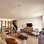 Duplex Lumineux Renove Avec Terrasse Et Bains De Soleil