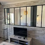 Modern And Pleasant Apartment In The Heart Of The City