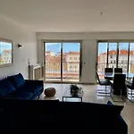 Central -300M Palais- Seaview-A/C-Wifi-Spacieux