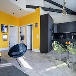 The Loft - Superb 2 Bedrooms On Top Floor With Terrace - 10Min To Palais & Beach!