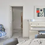 Stunning 3-Br Apartment With Large Terrace And Pool