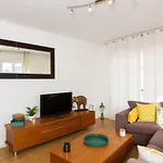 2-Br Apartment 2 Min From The Beaches