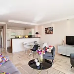 4-Room Apartment With Terrace & Sea View 5-Minute Walk To The Beach