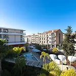 Renovated 2-Br Apartment With Terrace And Pool