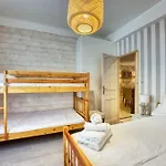 New 2-Bed Central Cannes Apt