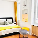 1 Bedroom Flat With Balcony Cannes Center Croisette 6Ppl