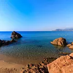 Appartement pieds dans la mer, piscine, parking