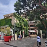 Cannes Cosy Holiday Home